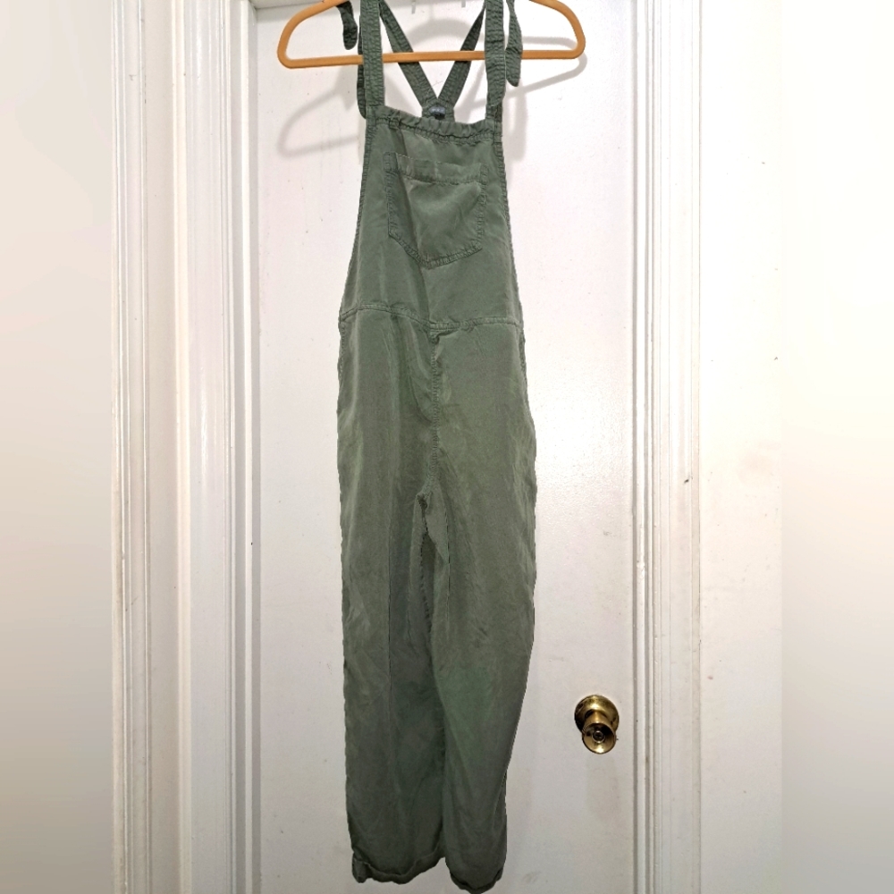 💚Green overalls💚